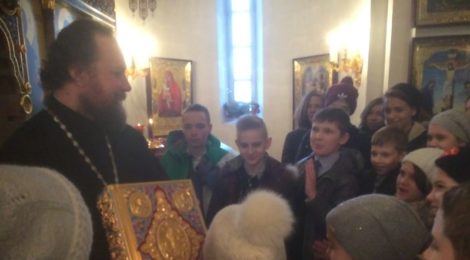 Настоятель встретился с учащимися школы "Инеснэк"